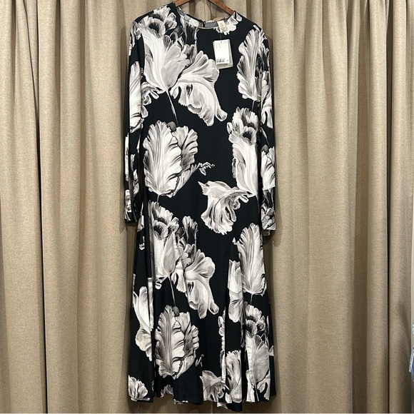Floral Black and White Dress - Picture 6 of 10